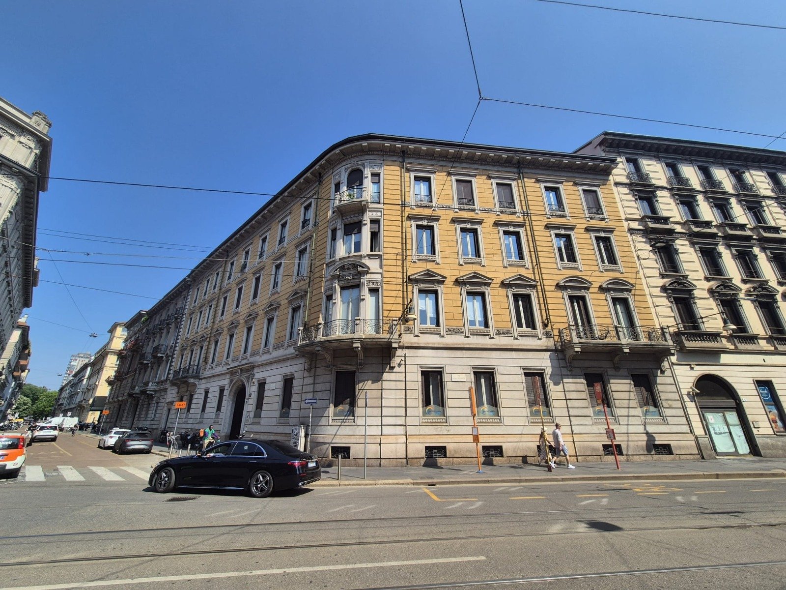 Attico con terrazzo in via Giacomo Leopardi, Milano